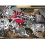 A TRAY OF ASSORTED METALWARE TO INCLUDE A THREE PIECE TEASET, NAPKIN RINGS ETC