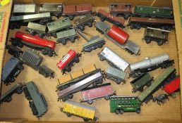 A SELECTION OF HORNBY AND TRIX MODEL RAILWAY TRUCKS, TANKERS AND VEHICLES