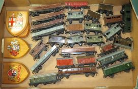 A BOX CONTAINING VARIOUS HORNBY / TRIX MODEL RAILWAY TRUCKS, coaches and various wooden railway
