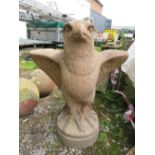 A STONE GARDEN EAGLE H-70 CM