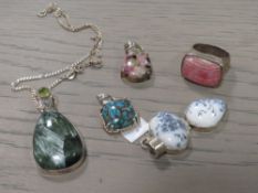 A SMALL SELECTION OF POLISHED AGATE PENDANTS ETC