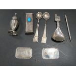 A COLLECTION OF ASSORTED SILVER COLLECTABLE ITEMS TO INCLUDE TWO HALLMARKED SILVER DECANTER