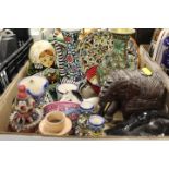 A TRAY OF ASSORTED VINTAGE SOUVENIR TYPE CERAMICS AND POTTERY ETC TO INCLUDE A SET OF RUSSIAN DOLLS,