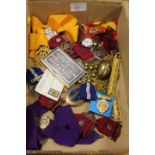 A TRAY OF ASSORTED MEDALS AND COLLECTABLES TO INCLUDE MASONIC REGALIA ETC...