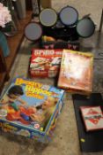 A COLLECTION OF VARIOUS VINTAGE TOYS AND GAMES ETC TO INCLUDE HUNGRY HIPPOS, SPIROMATIC, DRUMS ETC