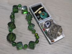 A COLLECTION OF VINTAGE COSTUME JEWELLERY TO INCLUDE A MICHAELA FREY PENDANT LOCKET AND A FACETED