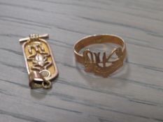 AN EGYPTIAN GOLD RING TOGETHER WITH AND EGYPTIAN GOLD PENDANT (2) - APPROX COMBINED WEIGHT 3.6 G