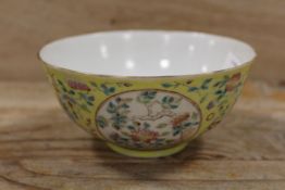 AN ORIENTAL FAMILLE STYLE BOWL WITH YELLOW GROUND HAVING SIX CHARACTER MARK TO BASE