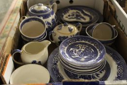 A TRAY OF ASSORTED BLUE AND WHITE TEA AND DINNER WARE