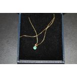 A HALLMARKED 10ct GOLD EMERALD SOLITAIRE PENDANT NECKLACE