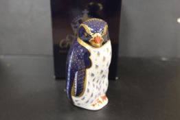 A ROYAL CROWN DERBY PAPERWEIGHT IN THE FORM OF ROCKHOPPER PENGUIN