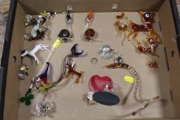 A COLLECTION OF SMALL GLASS ANIMALS