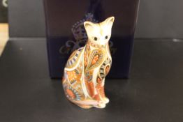 A ROYAL CROWN DERBY PAPERWEIGHT IN THE FORM OF A SIAMESE CAT - WITH BOX