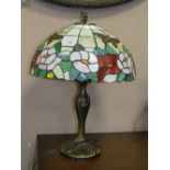 A LARGE TIFFANY STYLE TABLE LAMP H 56 CM