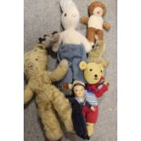 A TRAY OF ASSORTED VINTAGE SOFT TOYS, FISHER PRICE PARKING RAMP SERVICE CENTRE ETC