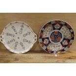 A PORCELAIN TWIN HANDLED TRAY TOGETHER WITH AN IMARI STYLE CHARGER (2)