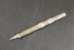 AN ANTIQUE ENGRAVED SILVER EXTENDING TOOTHPICK