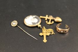 A QUANTITY OF GOLD AND YELLOW METAL TO INCLUDE A 9CT GOLD CRUCIFIX ON CHAIN