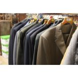 A COLLECTION OF GENTS VINTAGE CLOTHING COMPRISING SUITS, OVERCOATS AND JACKETS