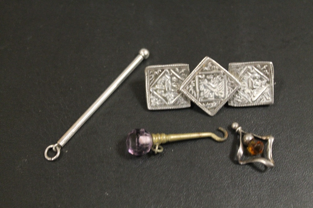 A SELECTION OF COLLECTABLES TO INCLUDE CHARLES HORNER SILVER HAT PIN TOP, SILVER COINS BROOCH,