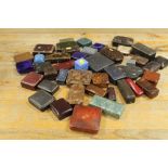 A QUANTITY OF VINTAGE JEWELLERY BOXES