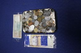 TRAY OF MAINLY FOREIGN COINAGE AND BANKNOTES