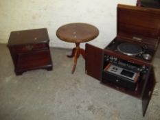THREE MODERN REPRODUCTION ITEMS TO INCLUDE A MEDIA TELEPHONE SEAT AND A DISPLAY / DRINKS CABINET AND