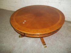 A CIRCULAR REPRODUCTION INLAIDE PEDESTAL DINING TABLE