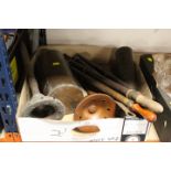 A SMALL QUANTITY OF ASSORTED TOOLS AND METALWARE TO INCLUDE POSHERS