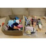 A BOX CONTAINING VINTAGE CINDY DOLLS TOGETHER WITH VARIOUS OUTFITS ETC