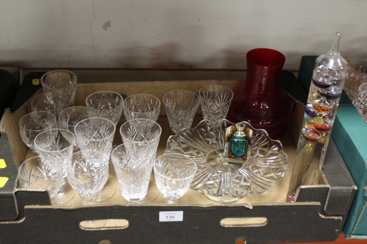 TWO TRAYS OF CUT GLASS ETC TO INCLUDE GALILEO THERMOMETER - Bild 2 aus 3