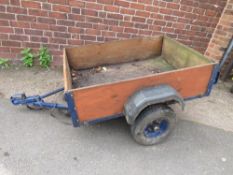 A WOOD PANELLED CAR TRAILER
