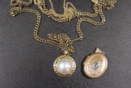 A HALLMARKED 9CT GOLD NECKLACE WITH PEARL STYLE PENDANT TOGETHER WITH A HALLMARKED 9CT GOLD GEMSET