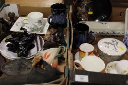 TWO TRAYS OF ASSORTED CERAMICS TO INCLUDE A FRANZ CUP AND SAUCER, WEDGWOOD HUMMINGBIRD ETC
