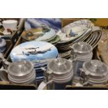 A TRAY OF RAF COMMORATIVE CERAMICS TO INCLUDE TANKARDS AND COLLECTORS PLATES TOGETHER WITH