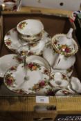 OVER 90 PIECES OF ROYAL ALBERT OLD COUNTRY ROSES TO INCLUDE TEAPOT COFFEE POT CAKE STAND ETC