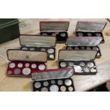 A TIN OF ASSORTED COLLECTABLE COINAGE TO INCLUDE SEVERAL CASED SPECIMEN SETS ETC