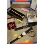 A SMALL TRAY OF COLLECTIBLES TO INCLUDE GOLD PLATED PAPERMATE PEN,WATCHES, PENKNIFE ETC
