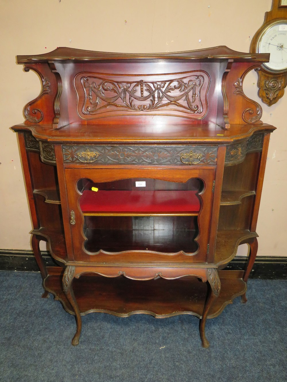 AN EDWARDIAN MAHOGANY PARLOUR CABINET WITH PANEL BACK W-122 cm