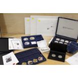 A SMALL COIN COLLECTION TO INCLUDE COLLECTORS COINS, ROYAL ANNIVERSARY EXAMPLES ETC