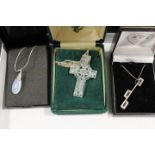 A COLLECTION OF ASSORTED PENDANTS ETC TO INCLUDE WATERFORD CRYSTAL AND SWAROVSKI
