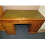 A VICTORIAN MAHOGANY TWIN PEDESTAL DESK WITH GREEN LEATHER TOP W 117 CM