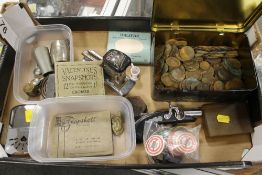A TRAY OF COLLECTABLES TO INCLUDE A TIN OF VINTAGE COINS, NOVELTY LIGHTER , VINTAGE BADGES ETC