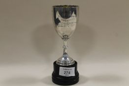 A HALLMARKED SILVER PRESENTATION CHALICE ON AN EBONISED BASED OF STREETLY HORTICULTURAL SOCIETY