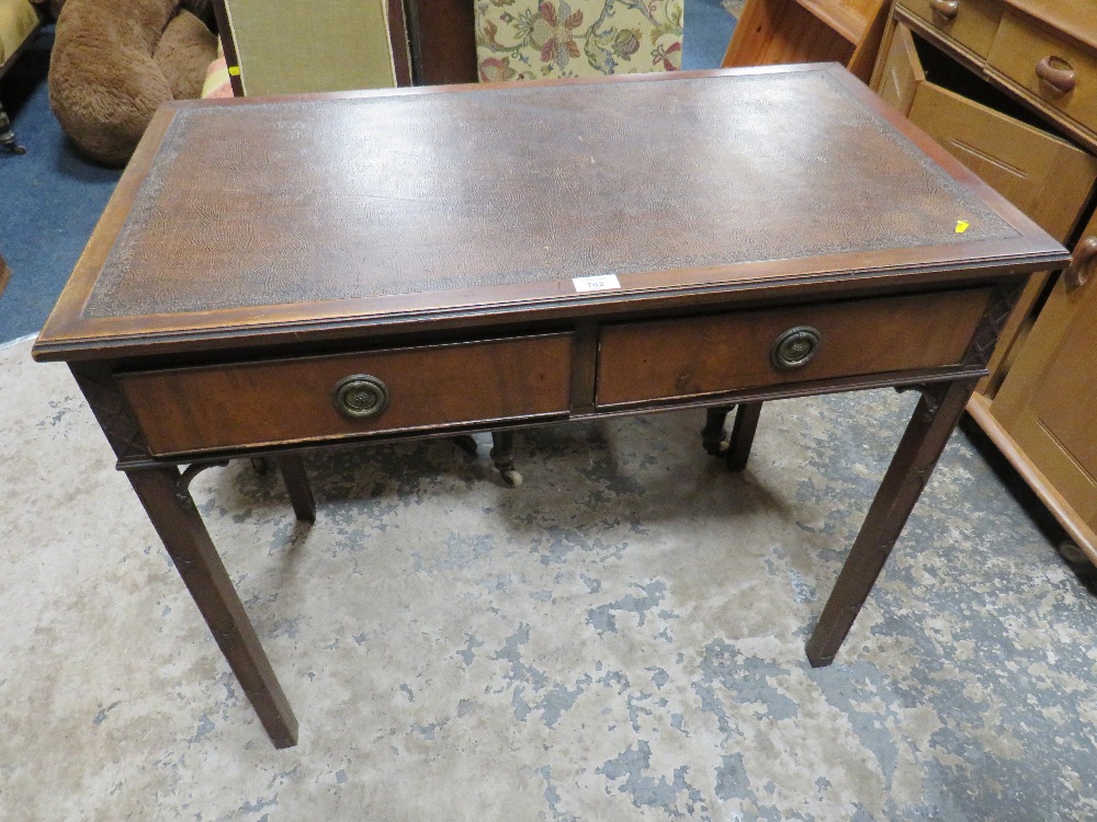 A VINTAGE MAHOGANY TWO DRAWER SIDE TABLE WITH LEATHER TOP