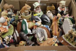 A TRAY OF ASSORTED NOVELTY ANIMAL FIGURINES