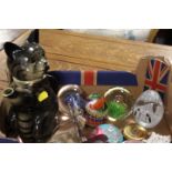 A SMALL TRAY OF COLLECTABLES TO INCLUDE PAPERWEIGHTS AND A NOVELTY CAT TEA POT