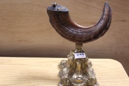 A VINTAGE TABLE SNUFF IN THE FORM OF A RAMS HORN ON ORNATE METAL BASE