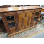 AN EDWARDIAN MAHOGANY BOOKCASE - W 136 CM