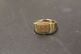 A 9CT HALLMARKED SIGNET RING APPROX 4.9 G